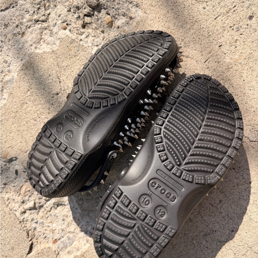 CROCS Black Slip-On Clogs with Silver Spikes - Picture 3 of 3